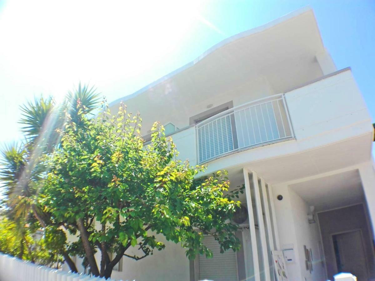 Hotel Villa Cesare B&B Алба Адриатика Екстериор снимка